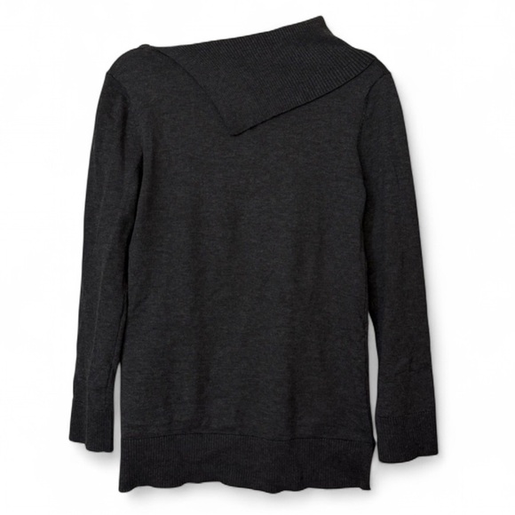 Elegant Gray Sweater with Pearl Accents - Picture 6 of 7